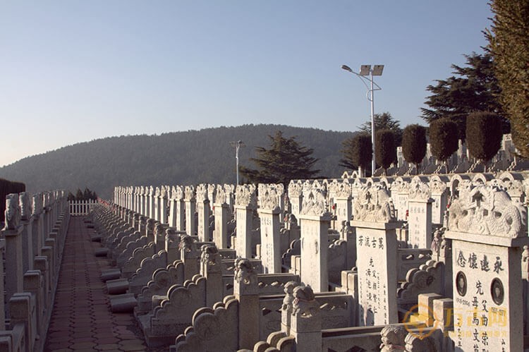 大连旅顺龙凤山墓园图片